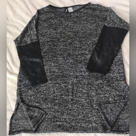 Divided sweater - Picture 4 of 11